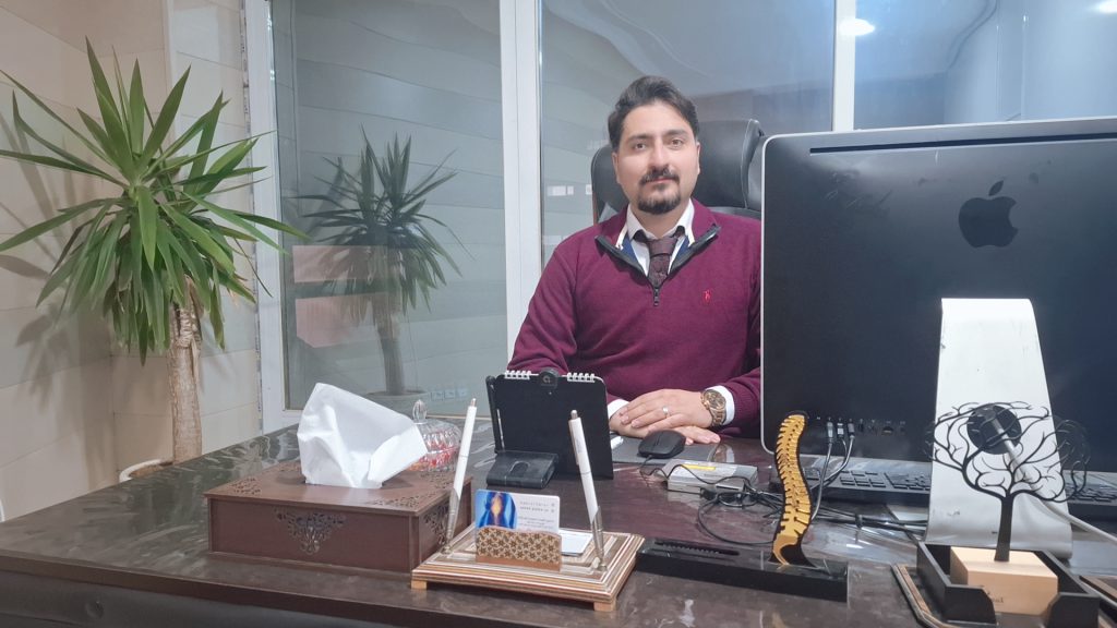 جراح مغز و اعصاب و ستون فقرات جراح مغز و اعصاب و ستون فقرات