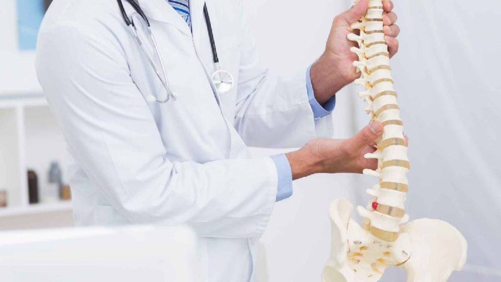  تیم متخصص طب فیزیکی و توانبخشی ستون فقرات