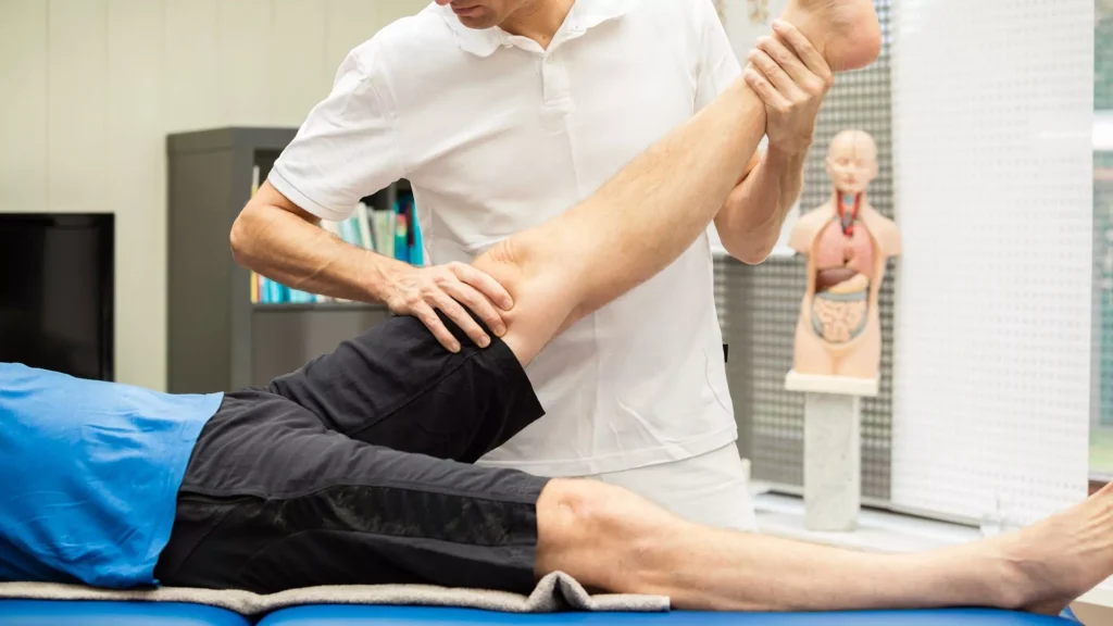 بیماری که دچار عصب سیاتیک شده است