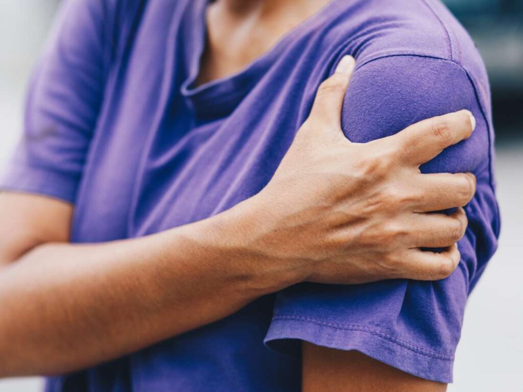 بیماری که دچار گزگز دست و پا است بیماری که دچار گزگز دست و پا است