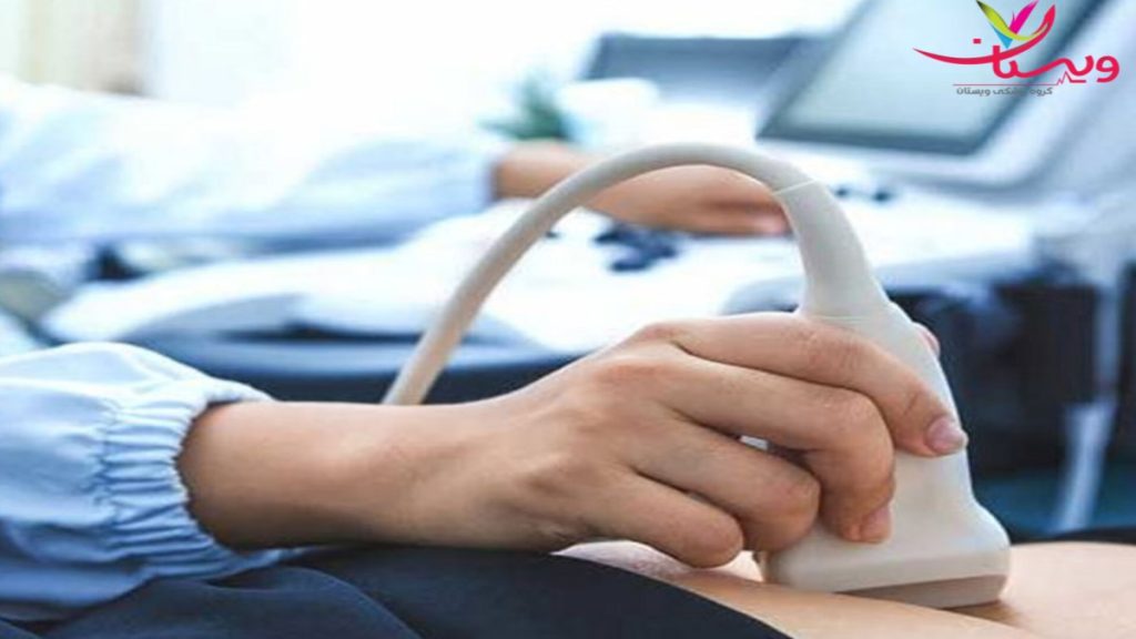 مزایای مراکز تخصصی نسبت به عمومی پزشک متخصص در مرکز تخصصی در حال بررسی قلب جنین