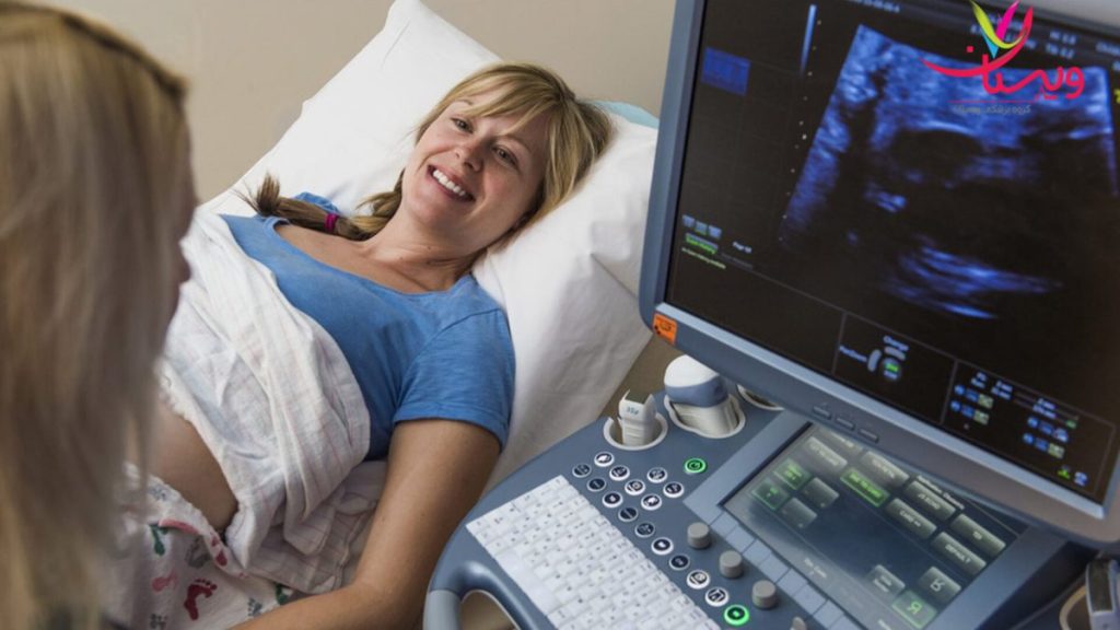 بررسی سلامت قلب جنین در بهترین مراکز پزشک متخصص قلب در مراکز اکوی قلب جنین در حال بررسی قلب جنین